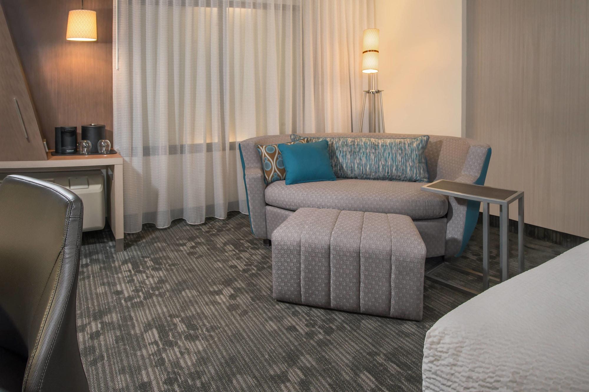Courtyard By Marriott Atlanta Alpharetta/Avalon Area Hotel Eksteriør billede