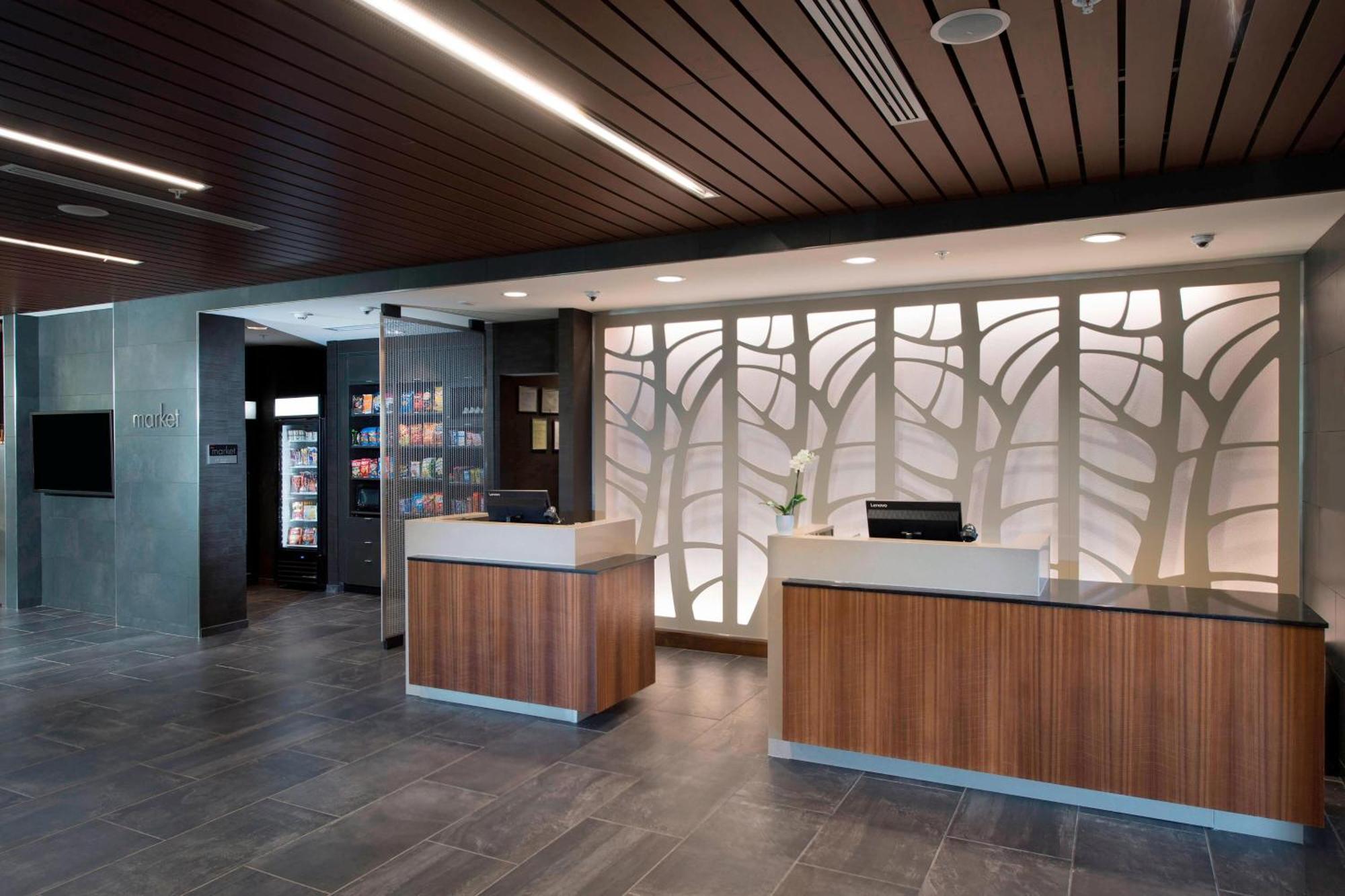 Courtyard By Marriott Atlanta Alpharetta/Avalon Area Hotel Eksteriør billede